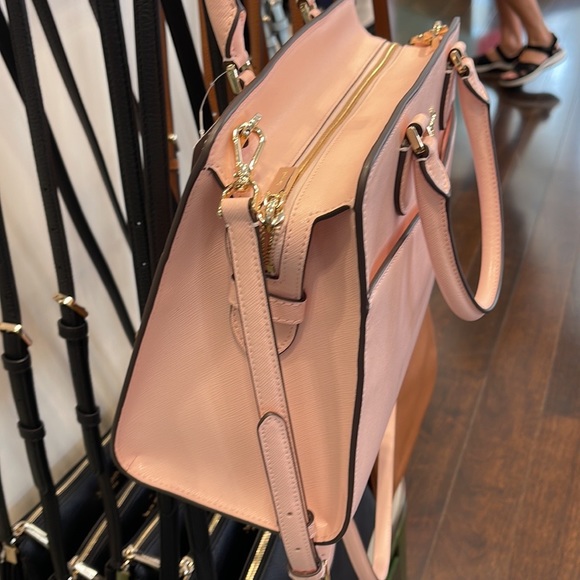 Kate Spade Madison Saffiano Leather Medium Satchel
COLOR:
Conch Pink
NWT - Picture 4 of 16